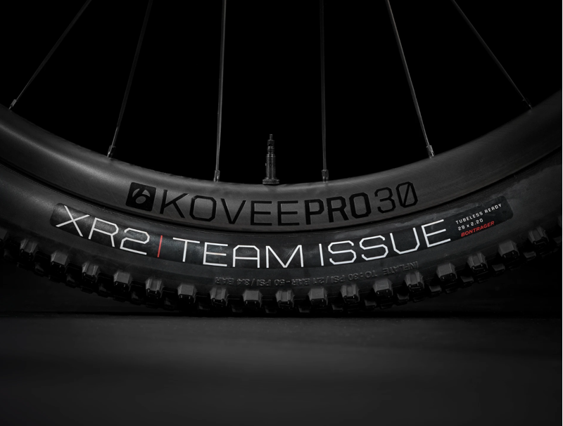 Trek Supercaliber 9.8 XT Full Suspension Mountain Bike 2023 in White/Gravel-7